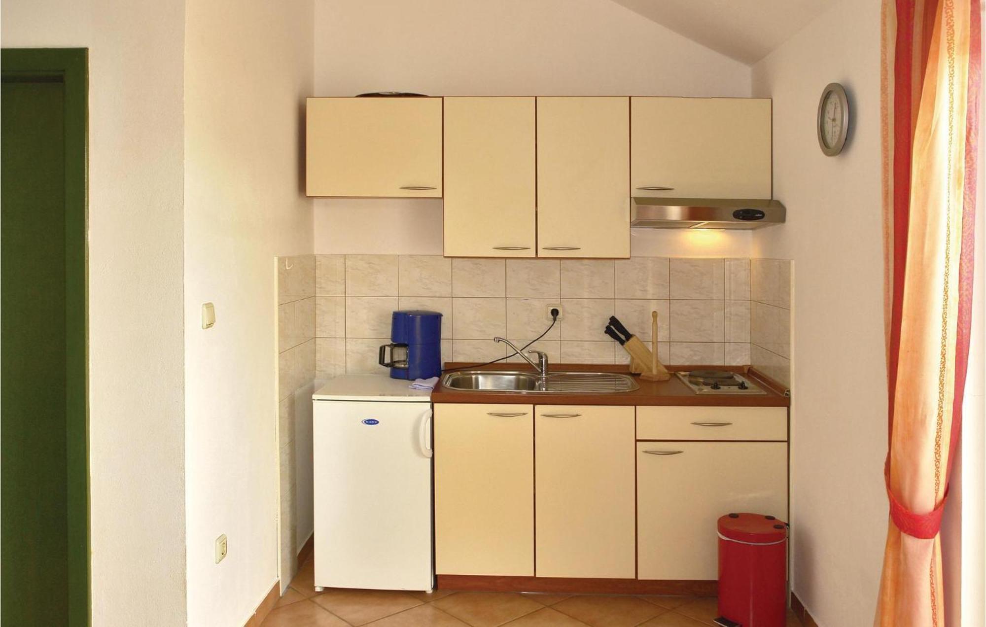 Gorgeous Apartment In Malinska With Kitchen Buitenkant foto